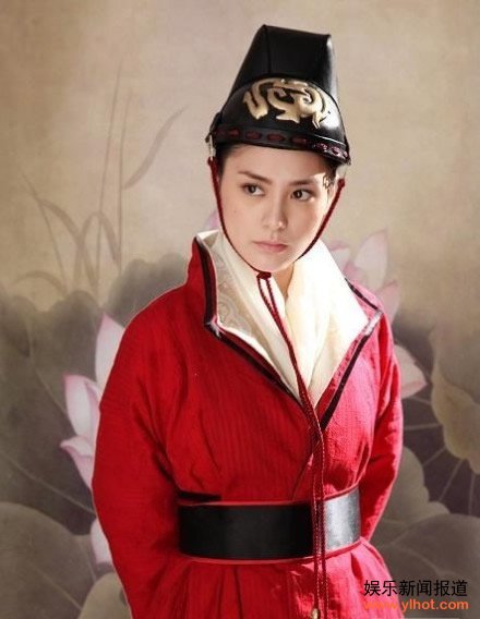 阿娇女官扮相帅气
